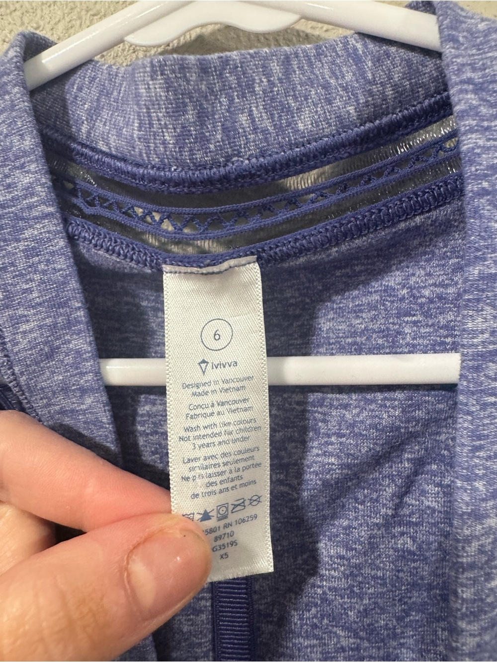 Ivivia Girls Lululemon Own the move twist top - Picture 5 of 6